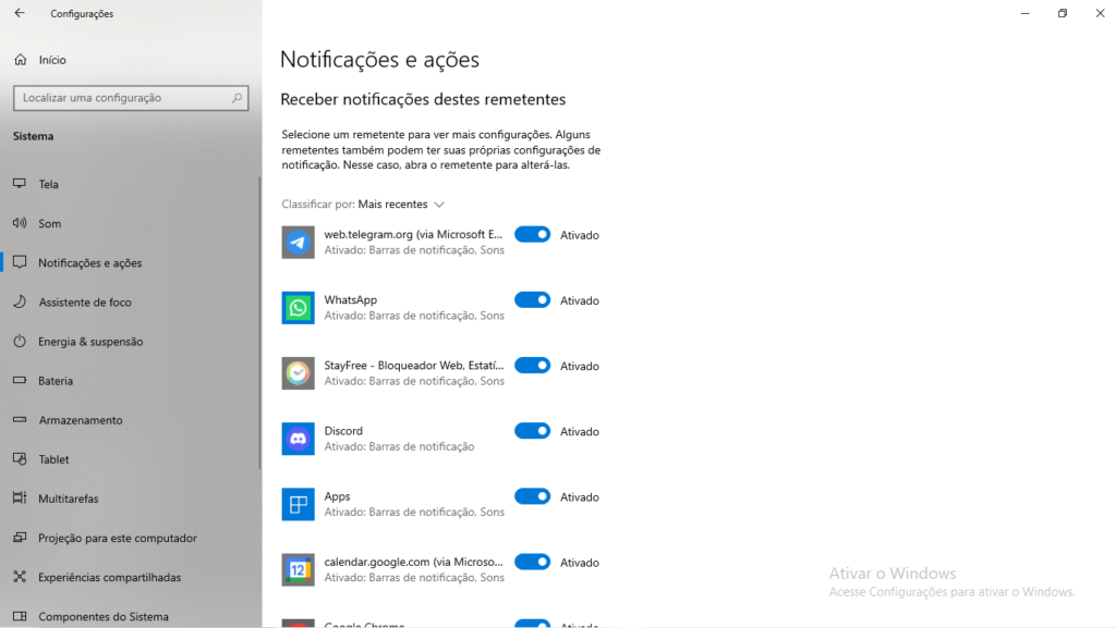 Configurações do Windows 11 mostrando opções de notificação do WhatsApp ativadas em Configurações > Sistema > Notificações